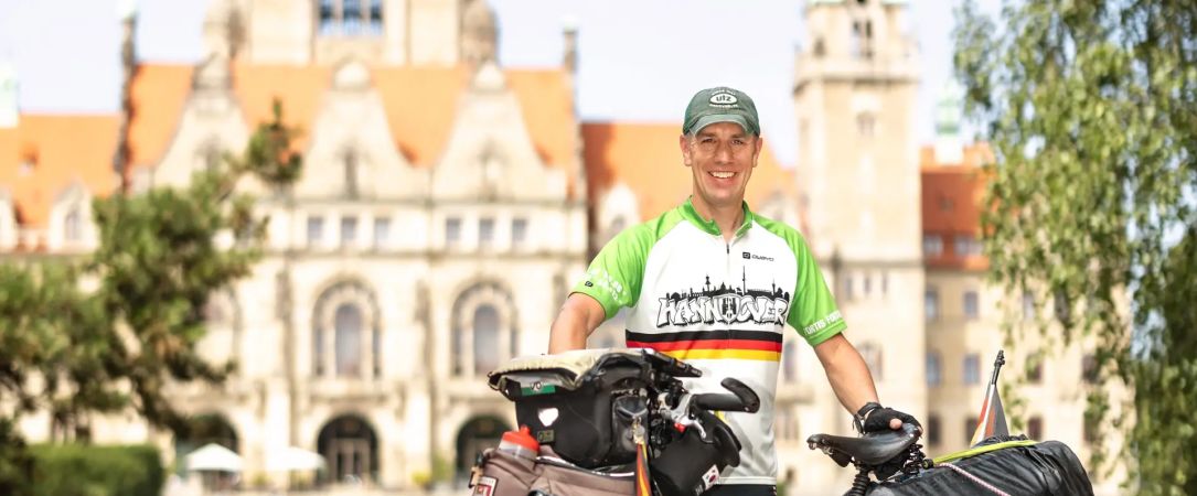 Andreas Beneke vor dem Rathaus, Hannover